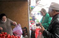 Căpşunile româneşti se vând ca pâinea caldă în Ceair