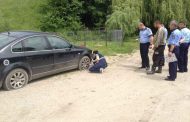 AZI - 14 maşini vandalizate, la Budeasa. Poliţia îi caută asiduu pe autori