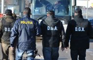 Mafia permiselor la Piteşti! Anticorupţia a reţinut şase suspecţi, inclusiv poliţişti