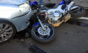 Motociclist accidentat de un septuagenar