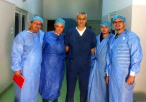 Dr. Paşcanu, în mijlocul unui grup de jurnalişti târgumureşeni