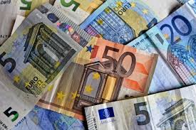 Euro a scăzut la minimul ultimelor 3 săptămâni
