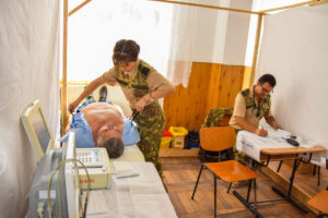 Medici militari oferă consultaţii gratuite la Căldăraru