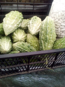 Castravetele amar sau insulina vegetală, la vânzare în piaţa Găvana