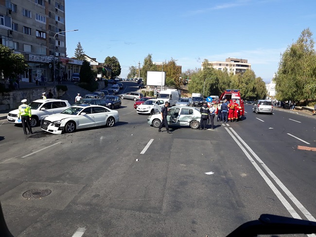 ACUM - Accident în Craiovei, o femeie solicită sprijin medical