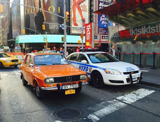 POZĂ DE MILIOANE - Dacia 1300, în Times Square din New York!