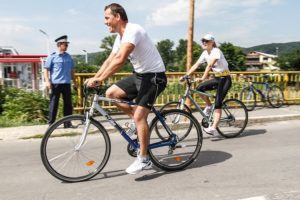 Bicicliştii promovează transportul în şa la Piteşti