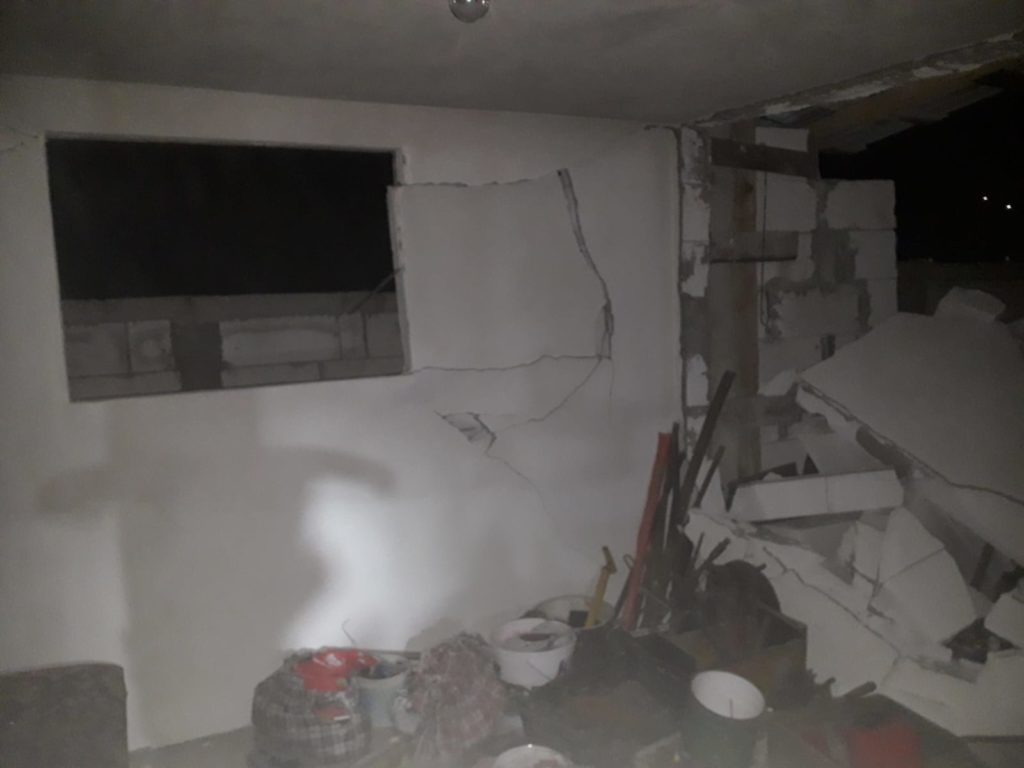 Explozie într-o gospodărie din Argeș. O persoană a fost grav rănită