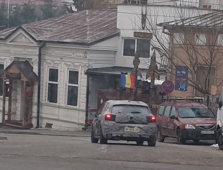 Dacia CAMUFLATĂ, pe străzile din PITEŞTI! Despre ce MODEL e vorba?