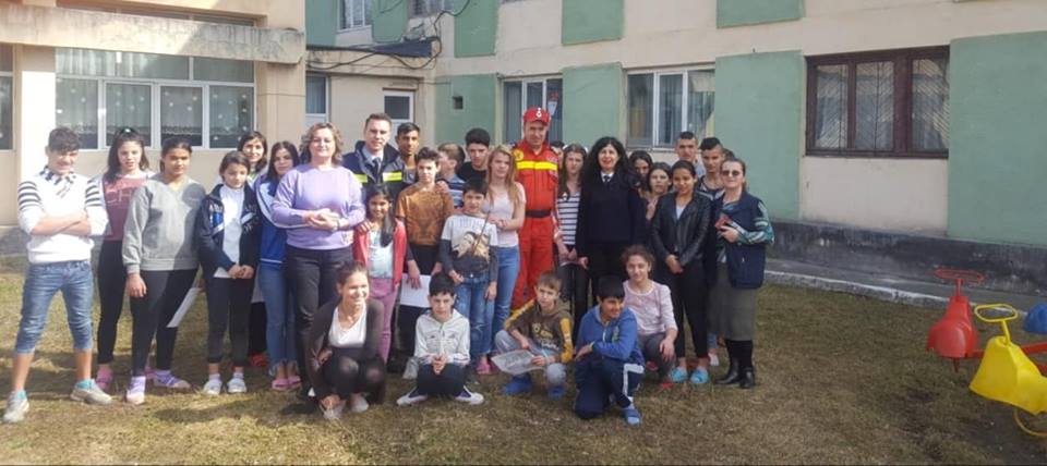 ISU Argeş, în vizită la copii defavorizaţi