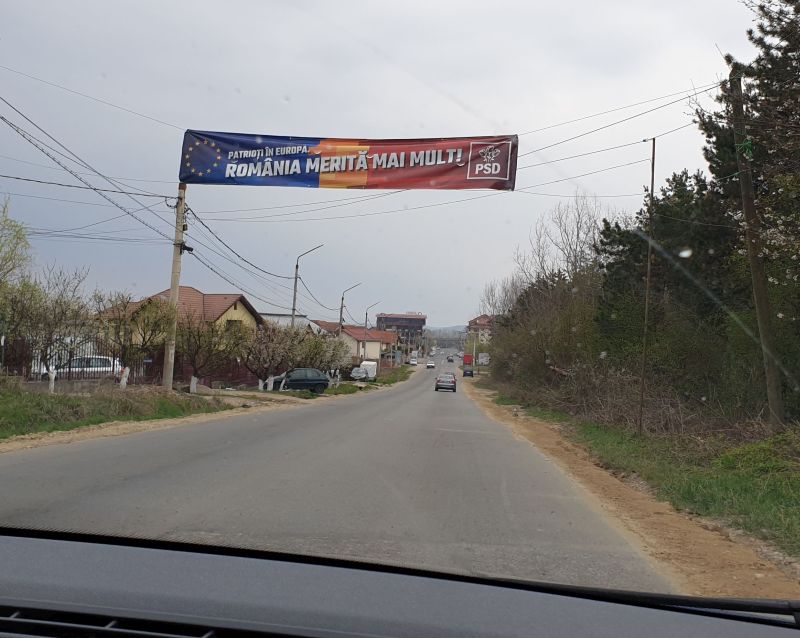 La intrarea în Piteşti, PSD îşi face reclamă peste RUŞINEA NAŢIONALĂ!