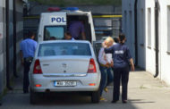 Blondina sub control judiciar, bărbații în arest