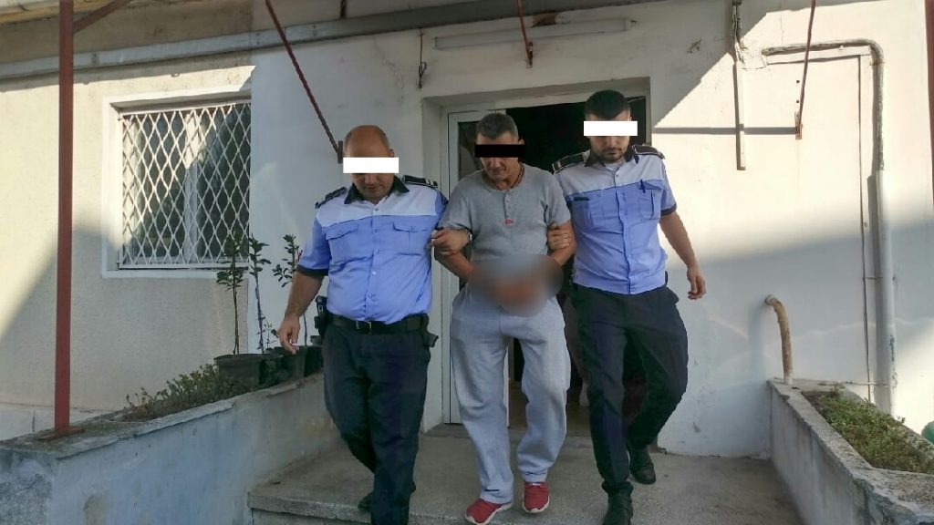 Polițiștii din Argeș au surprins în flagrant un bărbat aflat într-o vizită interzisă la fosta concubină