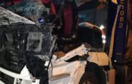 La Drăganu, două tiruri s-au ciocnit, șoferul a rămas în cabină