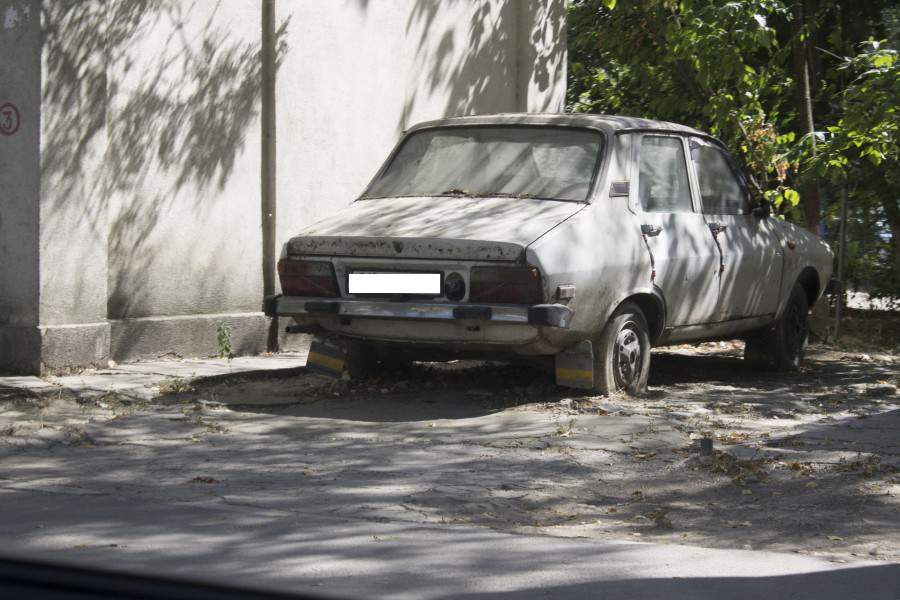 Mașini abandonate, proprietari decedați