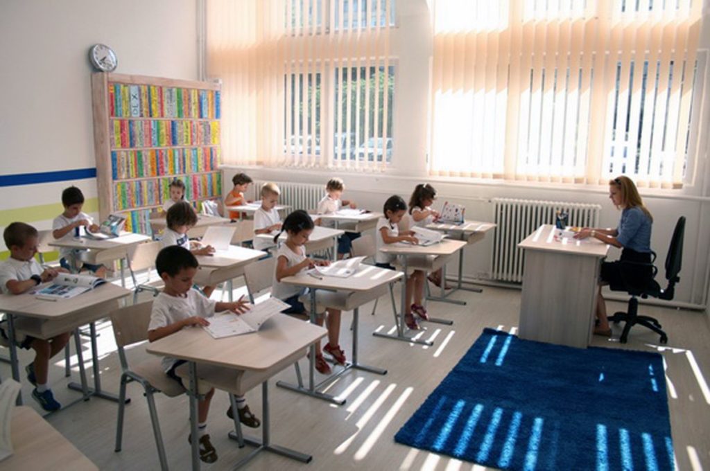 Elevii din Argeş învaţă în şcoli fără pază!