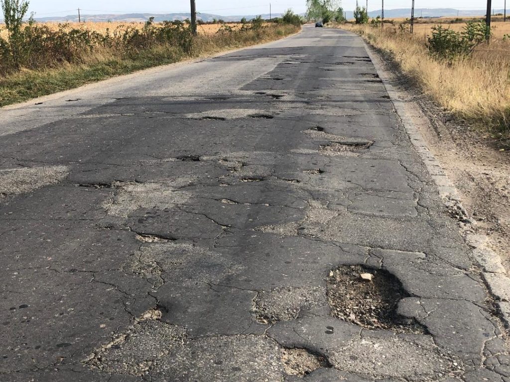 Se modernizează drumurile într-o comună din Argeş