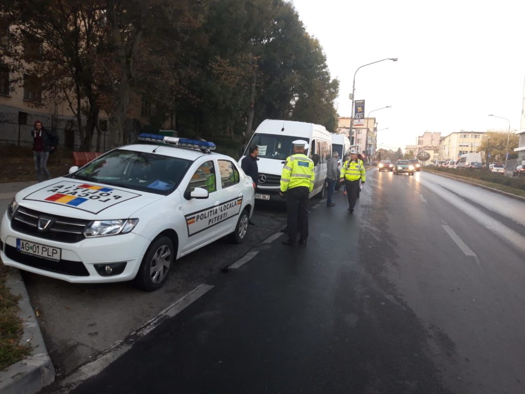 Şoferi de maxi-taxi amendaţi la Piteşti