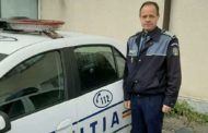 Polițist din Pitești, a ajutat o șoferiță căreia era să-i ia foc mașina