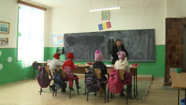 Învăţământ la grămadă în 145 de şcoli din Argeş!