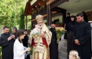 De ziua sa, ÎPS Calinic a oficiat Sfânta Liturghie la Mănăstirea Robaia