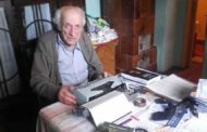 EXCLUSIVITATE! Scriitorul de 100 de ani şi-a fracturat şoldul după ce a încercat să schimbe singur un bec