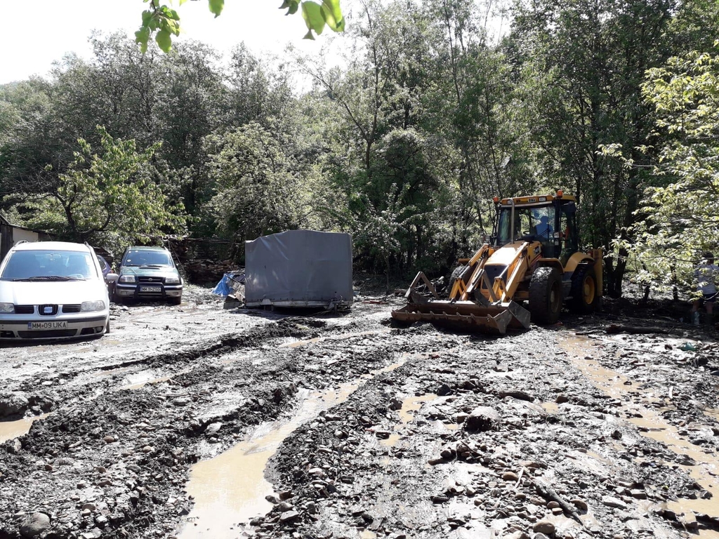 Lucrări la drumuri afectate de calamități în Nucșoara