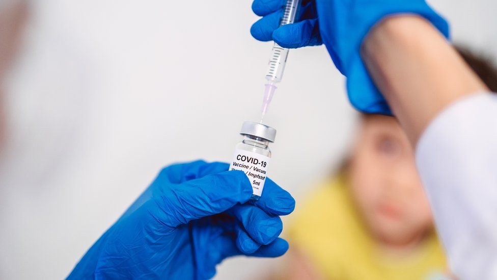 Copiii ar putea primi voucherele de 100 de lei pentru vaccinare