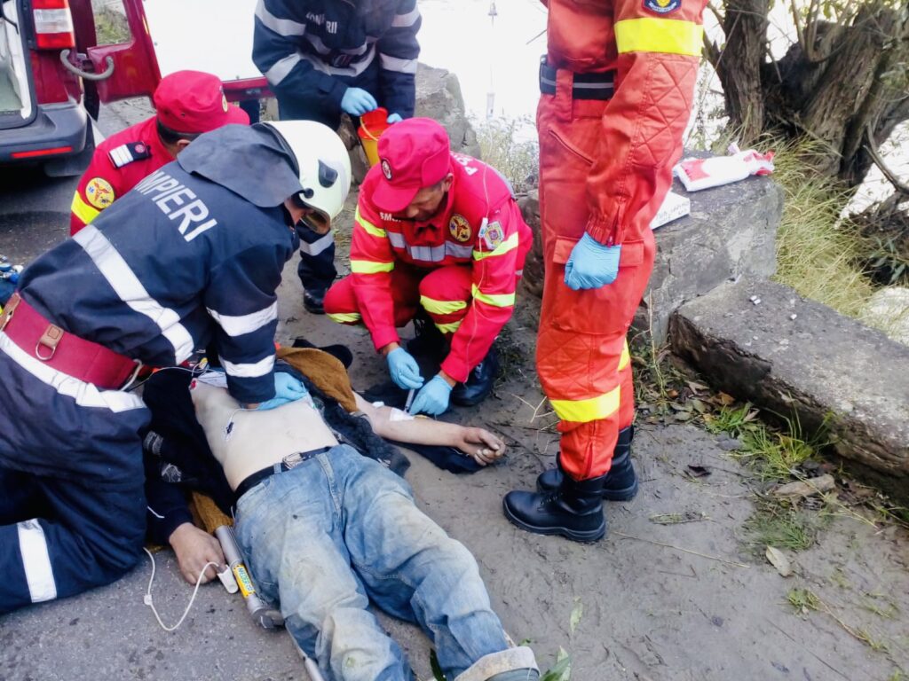 Persoană moartă la Ștefănești după ce a fost prinsă sub o macara