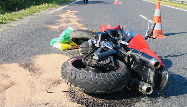 Accident în Argeș: Un motociclist a intrat într-un cap de pod