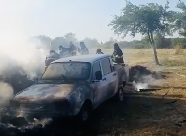 Mașină distrusă de flăcări în Argeș. Focul, pus intenționat!