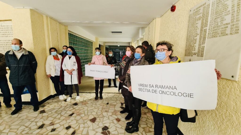 Protest al bolnavilor de cancer în Argeș