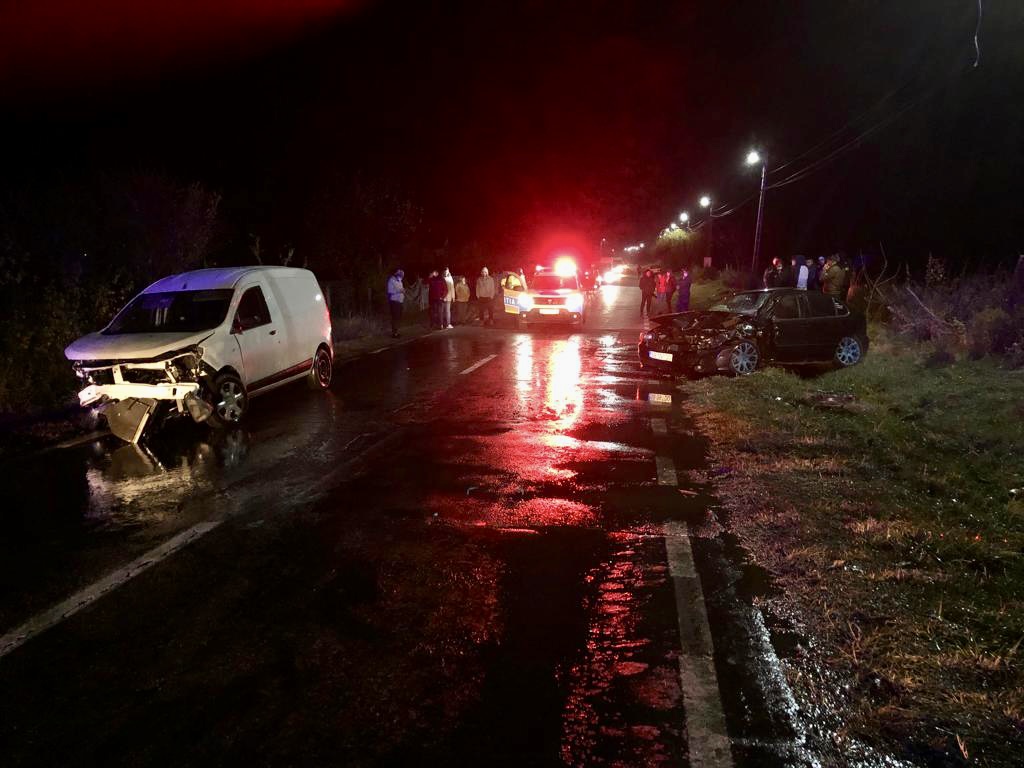 Video: Accident cu trei victime transportate la spital în Argeș