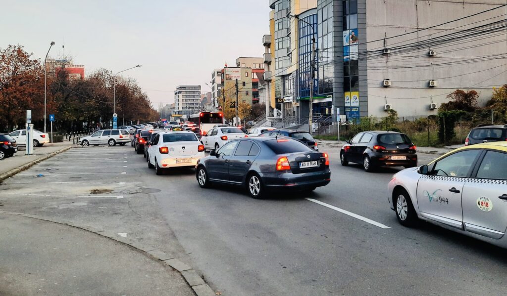 Din cauza unor lucrări, trafic infernal în centru Piteștiului