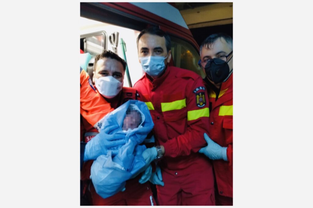 Azi noapte, băiețel născut în salvarea SMURD Argeș