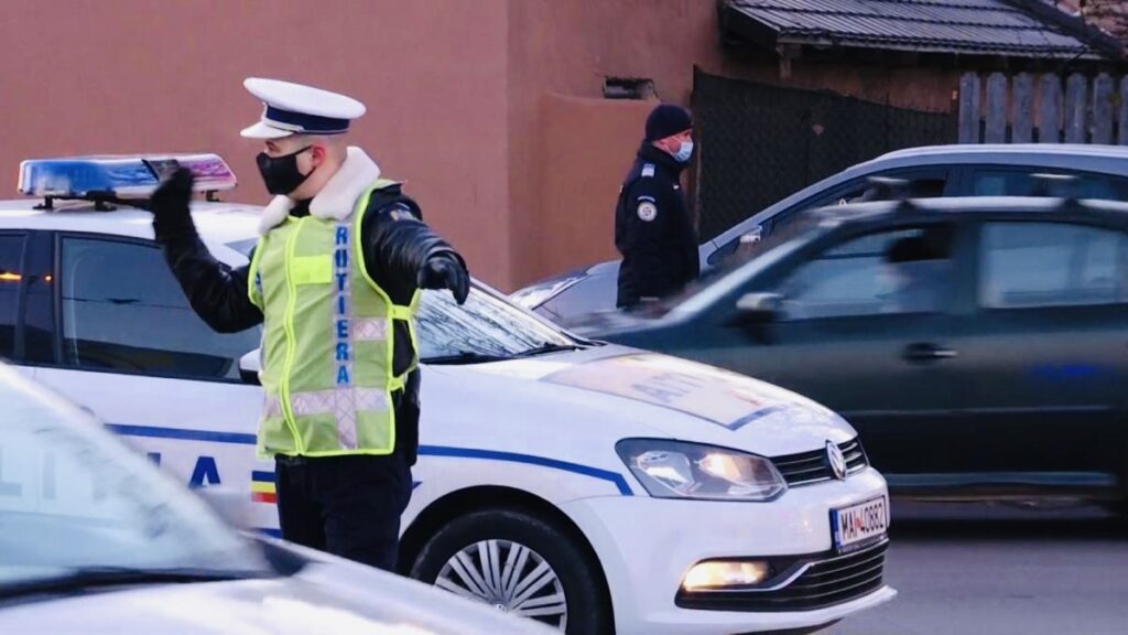 Flagrant! Doi polițiști din Pitești, reținuți pentru luare de mită