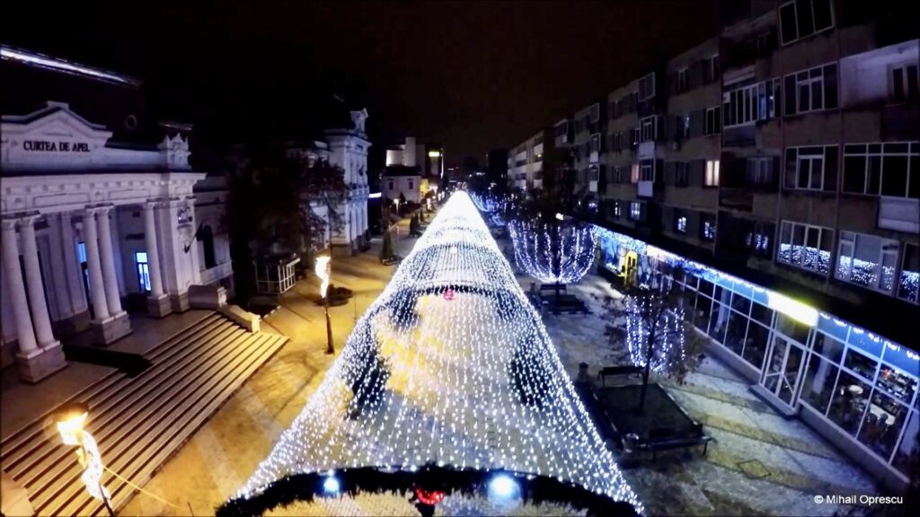 Se aprind luminițele la deschiderea Târgului de Crăciun din Pitești
