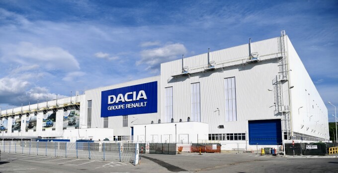 Veste pentru angajații uzinei Dacia Mioveni