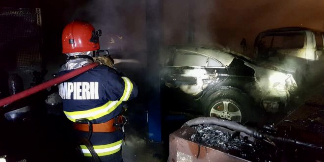 Incendiu la un service auto din Mioveni