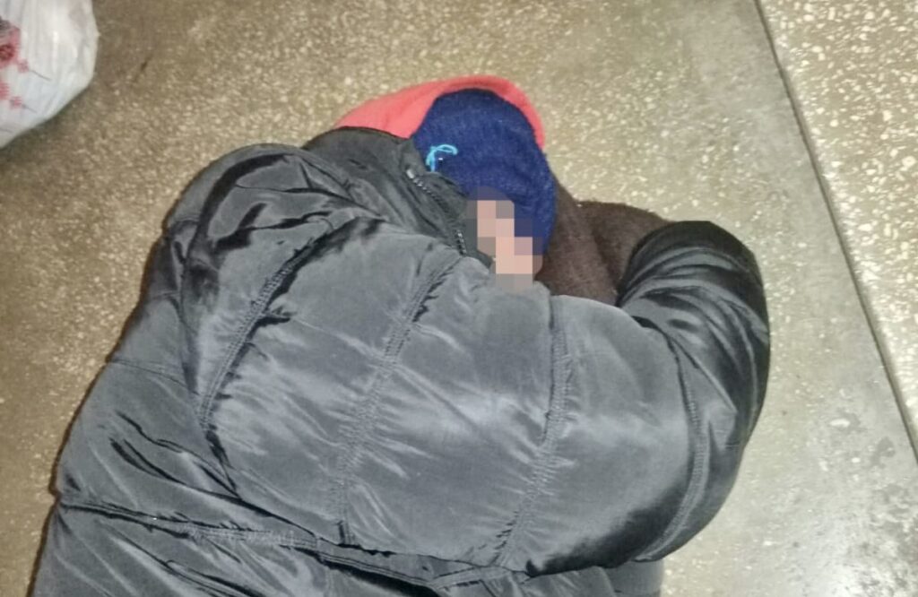 Bărbat căzut, inconștient la etajul unui bloc din Pitești