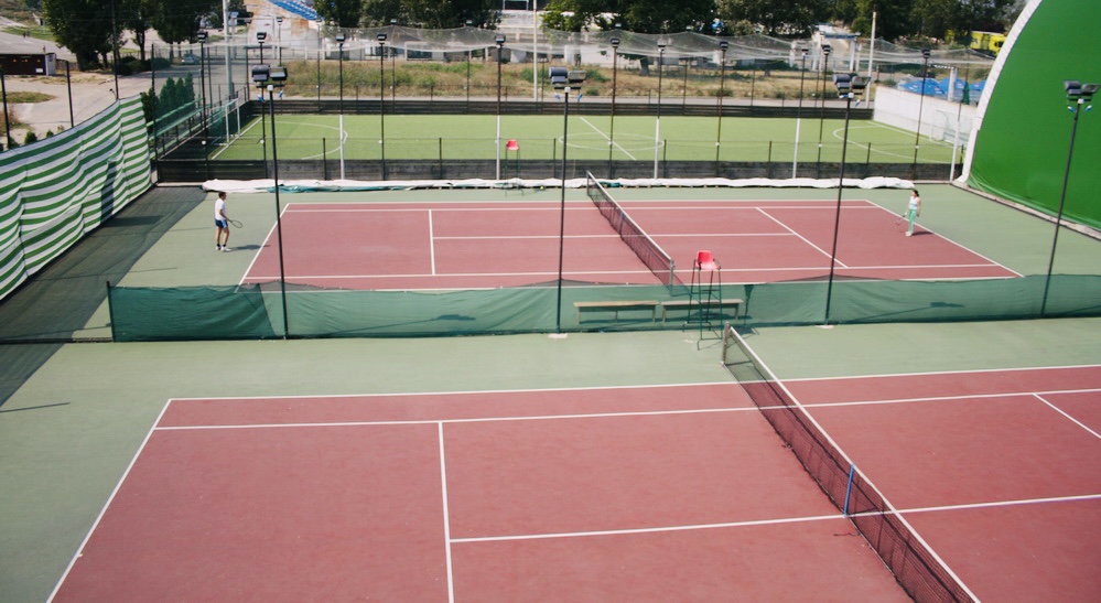 Academie de tenis la fosta bază Arpechim din Pitești?