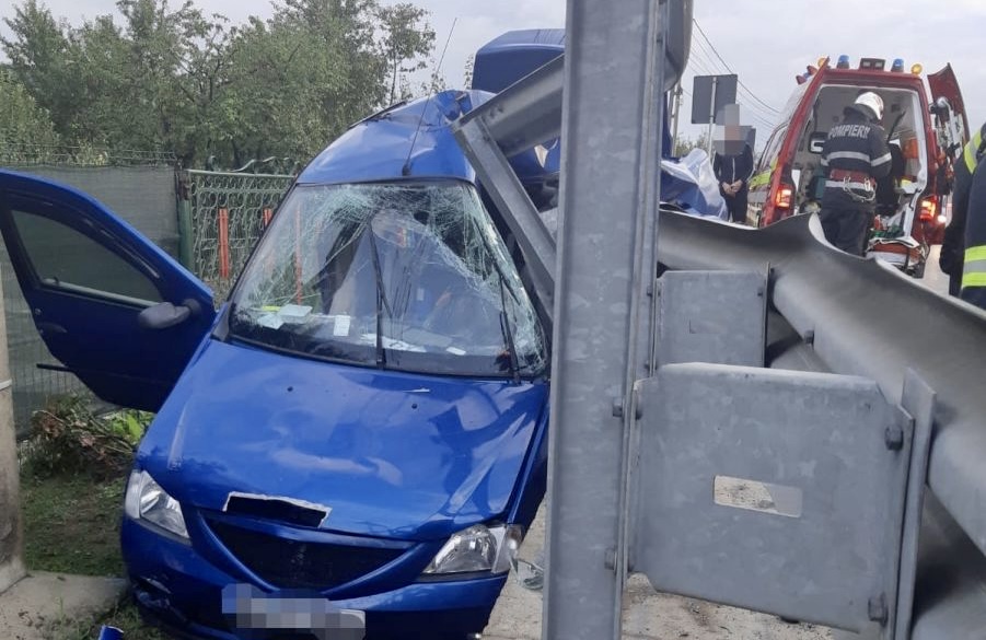 Accident cu victimă la Mihăești, a intrat cu mașina în glisieră
