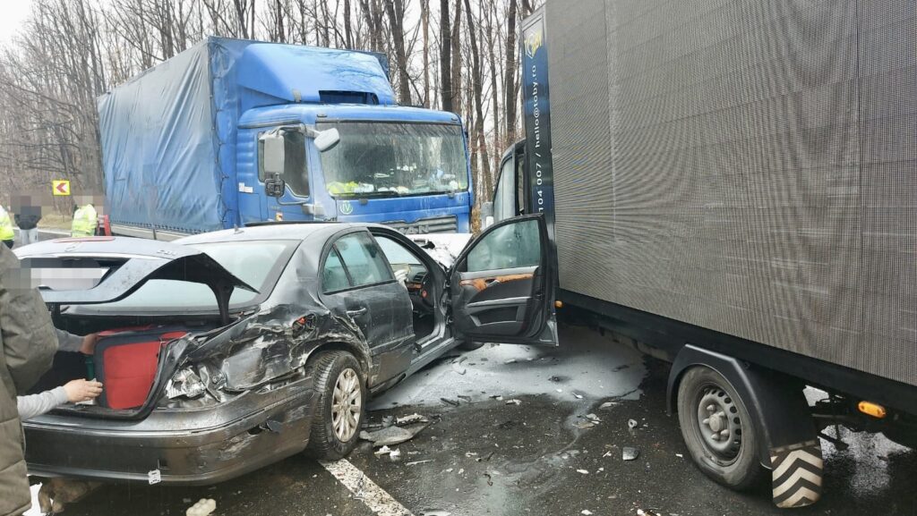 Accident grav cu victime la Drăganu, traficul este blocat!