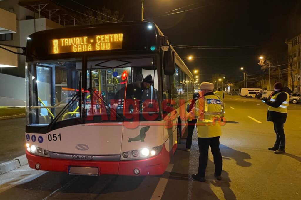 Un minor și un bărbat de 55 ani, pumni într-un autobuz din Pitești