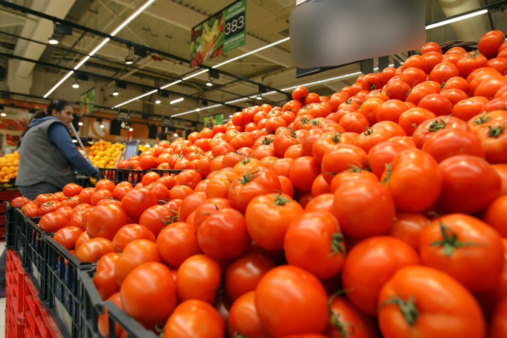 Criza facturilor lovește din nou! Prețul legumelor se dublează