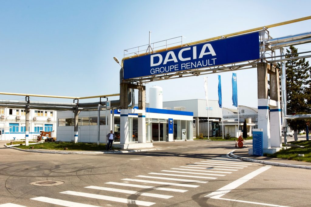 Incendiu la uzina Dacia Mioveni, panică printre angajați
