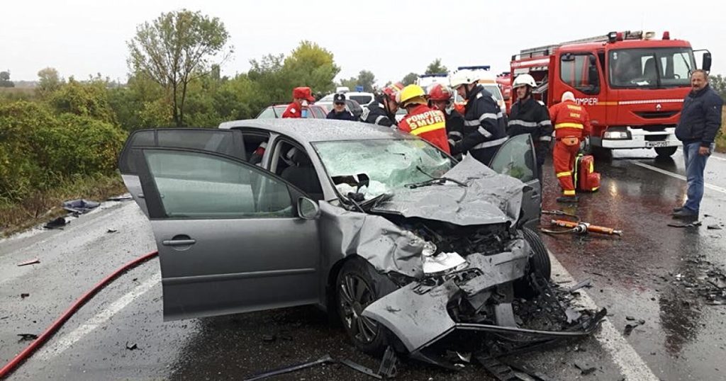 Accident: Șofer beat mort, a lovit un alt autoturism în Argeș