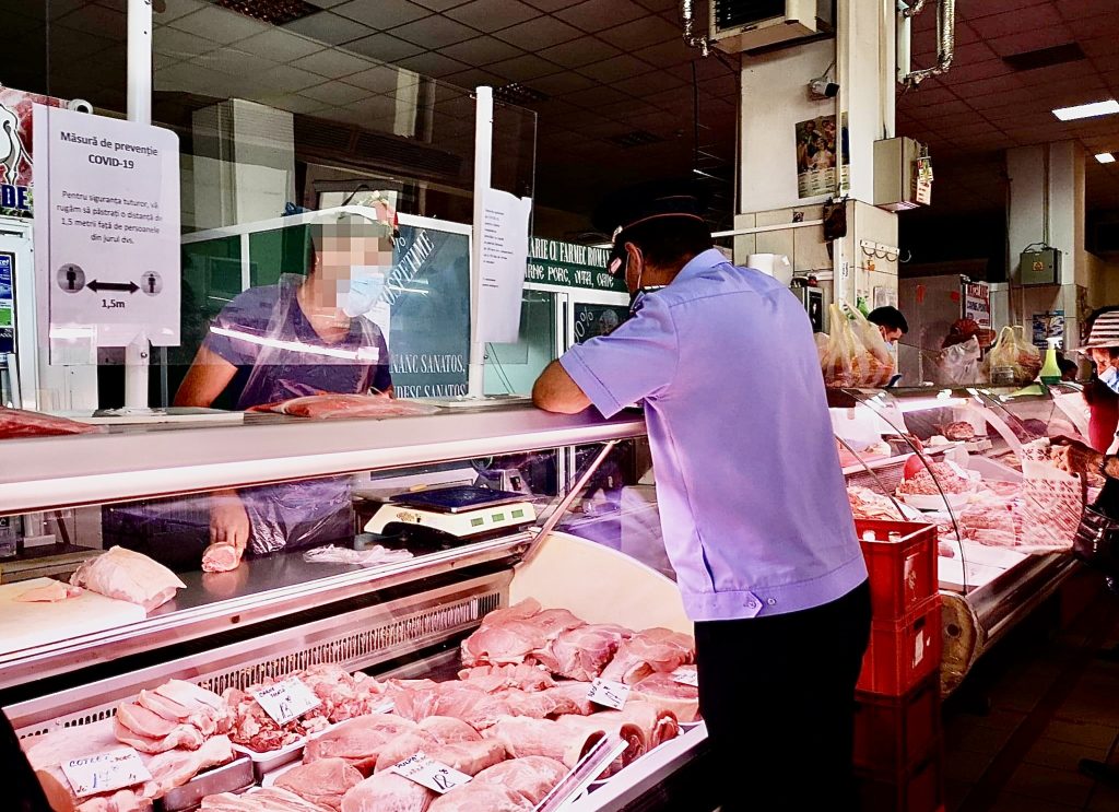 Pitești: S-au dat amenzi în piața Ceair la rafturile de carne!
