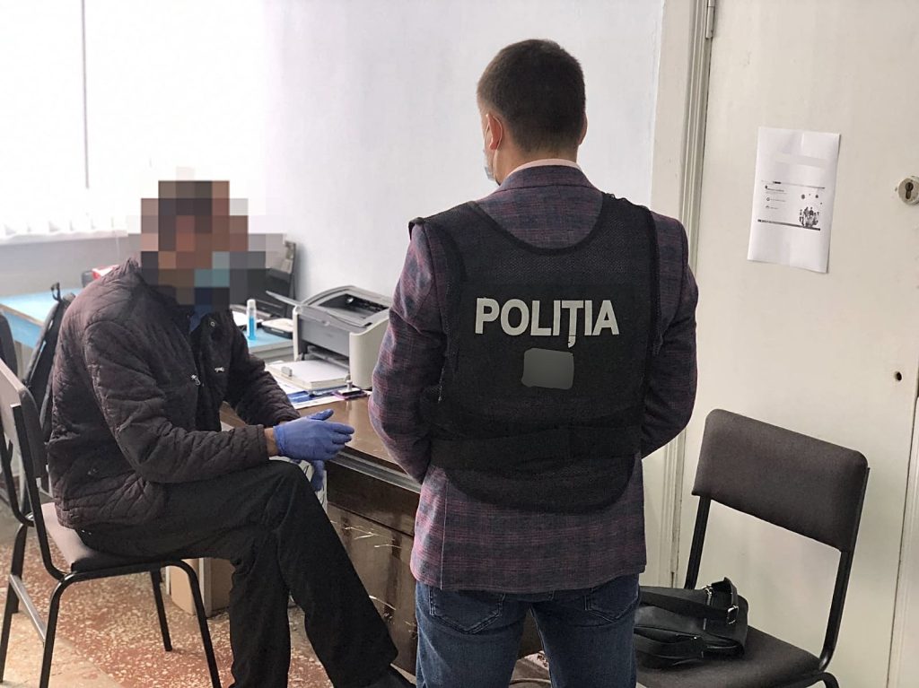 Angajat Apă Canal Pitești, reținut în dosarul vaccinărilor la chiuvetă