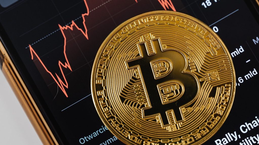 Explorarea diferitelor beneficii și riscuri asociate cu Bitcoin Investment